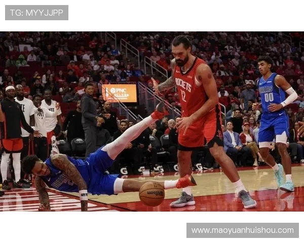 原创残阵火箭惜败独行侠！卡佩拉8分8板难救主，阿门低迷+乌度卡遭炮轰